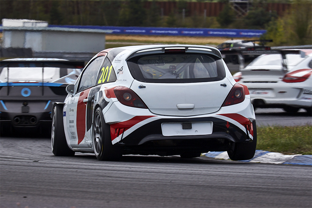 Michel Nykjær hang godt på GT bilerne med DK Motorsports lille Opel Corsa
(Foto: Ib Trebbien)